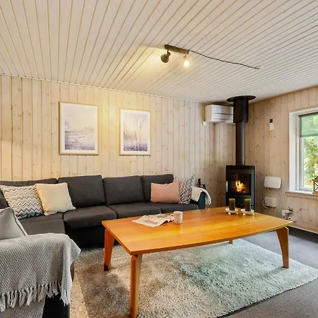 3 Bedroom Beautiful In Ansager